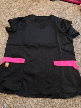 Black V-Neck Scrub Top with Hot Pink Pocket Trim